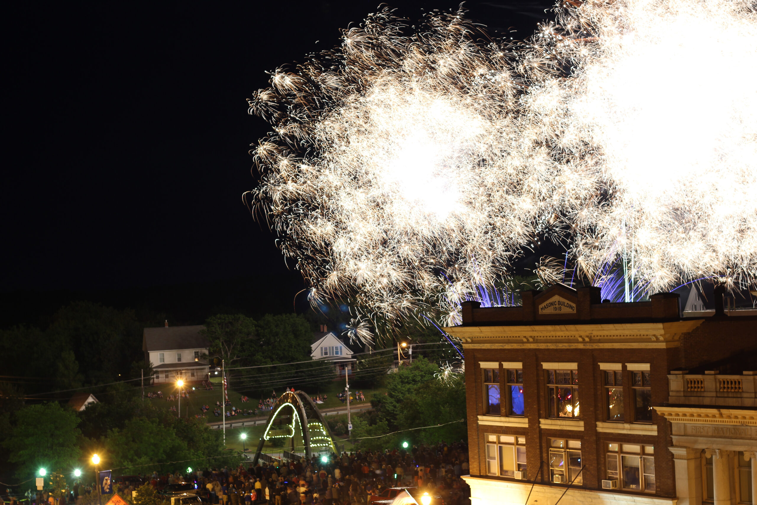 Thousands fill downtown Houlton for Midnight Madness The County