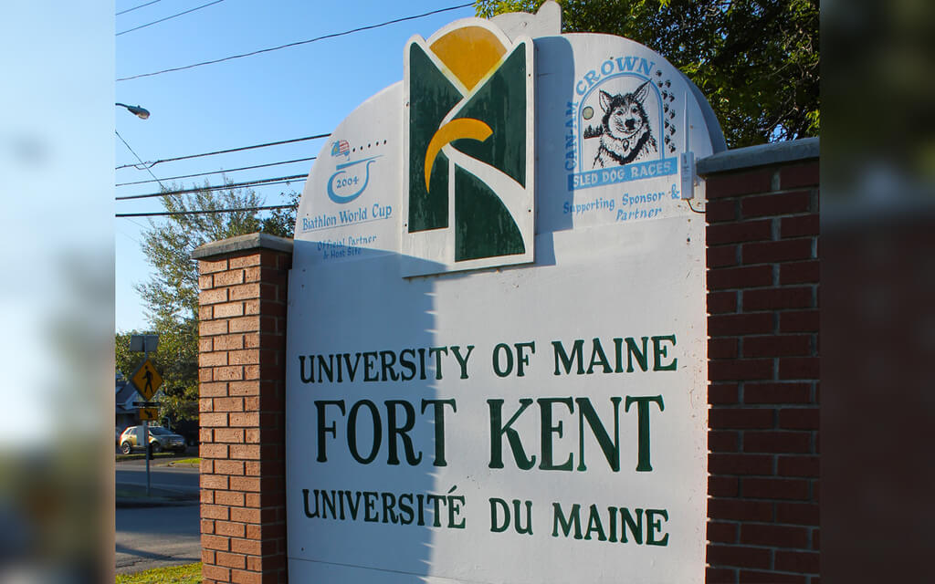 Photo of the University of Fort Kent sign