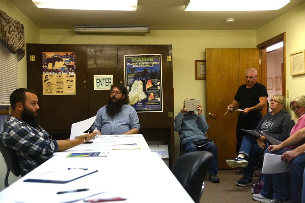 Perham residents confront selectmen over road project - Vimarsana News