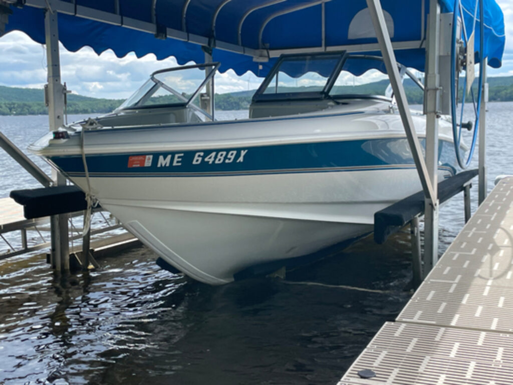 Vintage boat auction raises $7,100 for community - The County